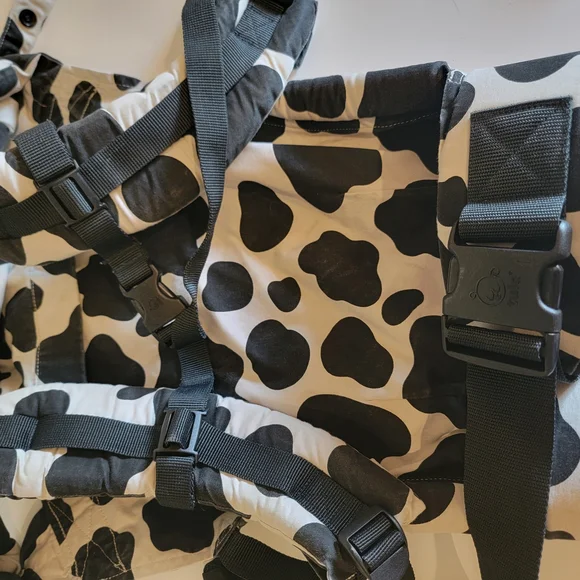 Tula Black and White Cow Print Carrier With Hood And Infant Insert - Picture 6 of 6